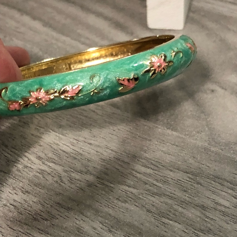 Jiu Long Xing Floral Enamel Hinged  Bracelet
